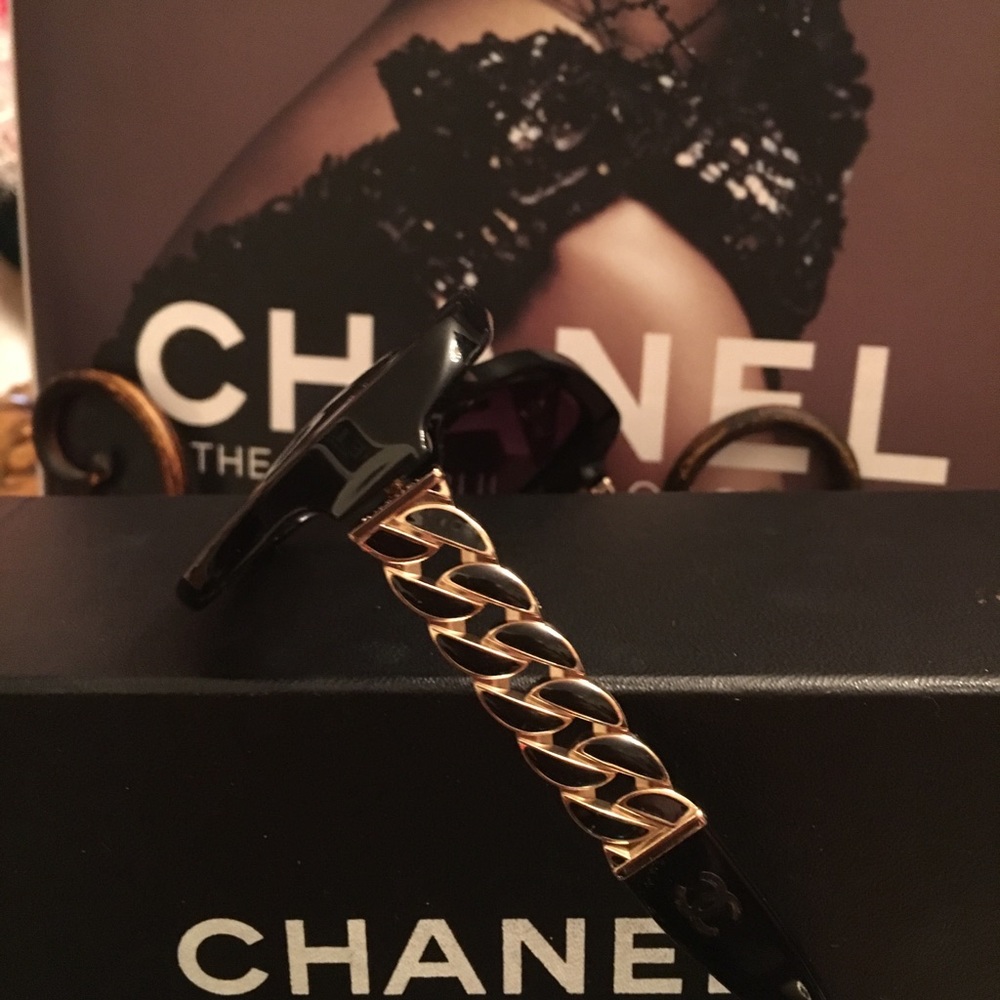Black Chanel chain link with enamel Sunglasses